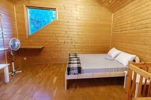 Хостел Wood Friday. Эконом двухместный Котедж №2. Кімната №8 2