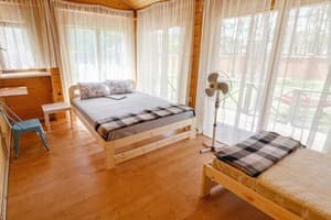 Хостел Wood Friday. Эконом трехместный Коттедж №1. Комната №10 2